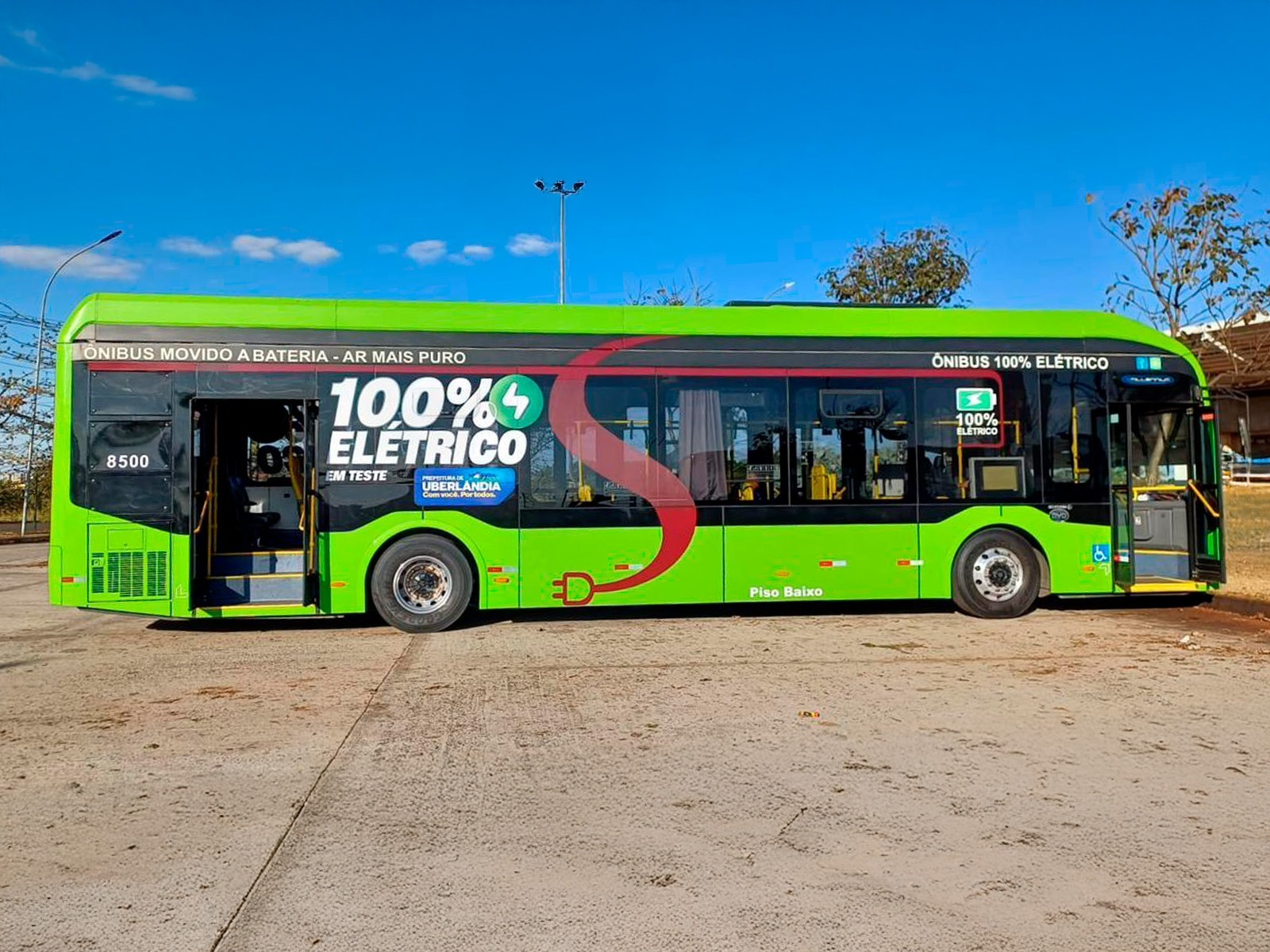 Viação Sorriso de Minas testa ônibus elétrico BYD em Uberlândia