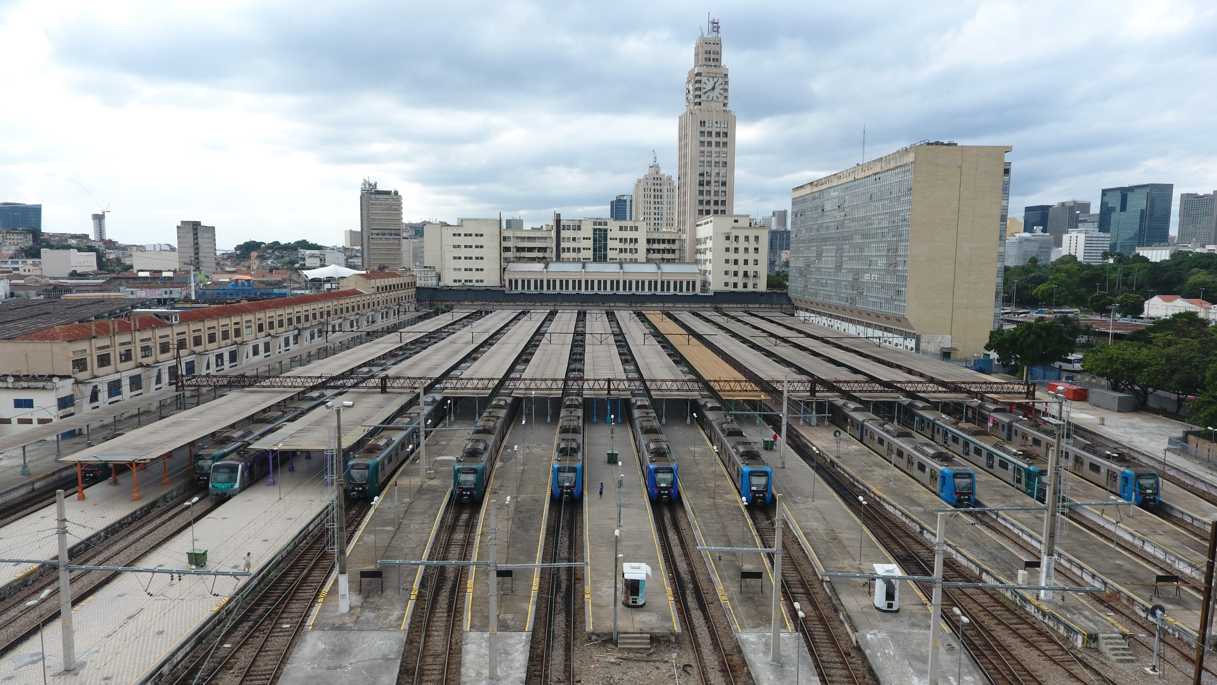 Estações de trem da SuperVia começam a aceitar pagamento via PIX