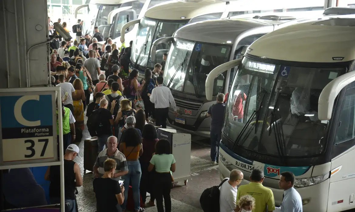 Empresa de ônibus consegue validar turno de revezamento com jornada de oito horas